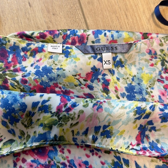 Guess Floral Top - Picture 2 of 5